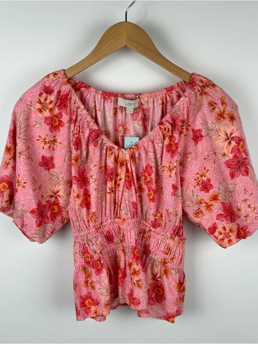 NWT LOFT Lily Gathered Waist Floral Puff Sleeve V-Neck Blouse Pink 2024 Size SP